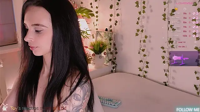 CarlyMilton webcam
