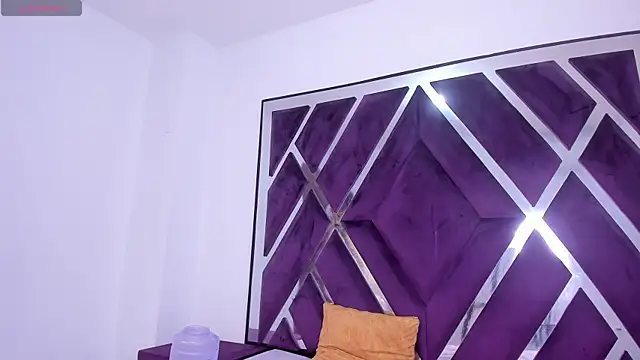 Zyrelia_Vael webcam