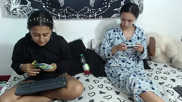 emily_n_abby webcam