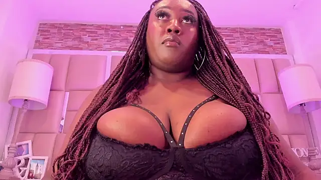 ShaniaBrownn webcam