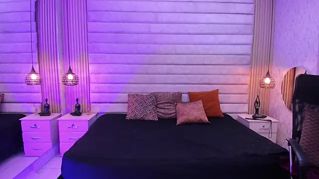 VictoriaaBlair webcam