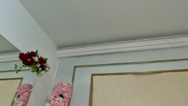 Roxxana-queen webcam