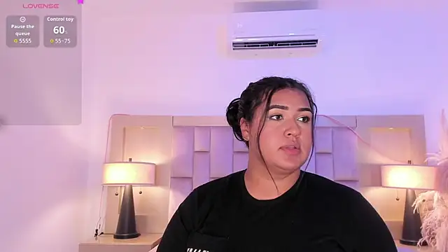 Dojaaiisha webcam