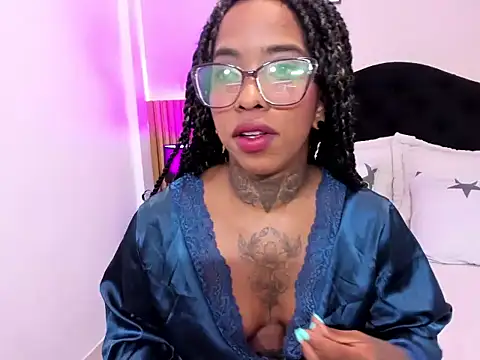 Pauline_Fox webcam