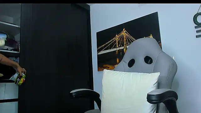 MEGAAN_HILTONN webcam