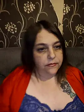 HousewifeMilf_Courtney webcam