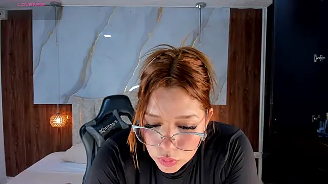 mia_18v webcam