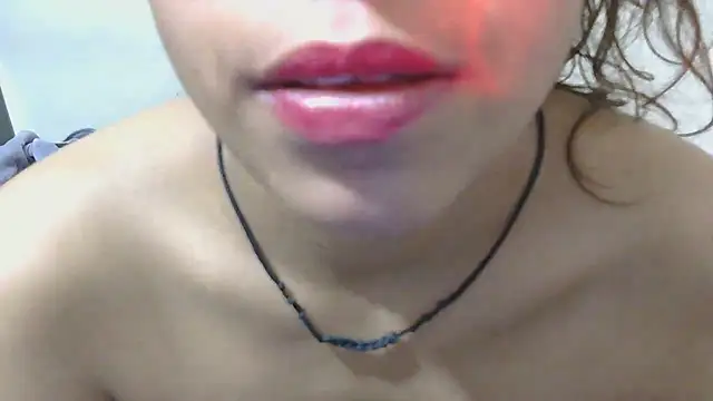 cute_mahira webcam