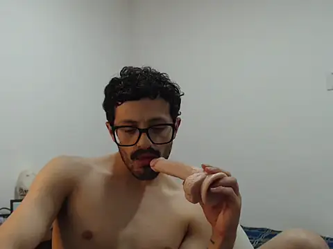 CuriousTomX webcam