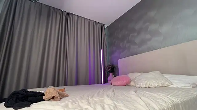 GlossyVixen webcam