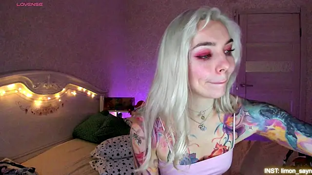 LillyMoure_ webcam