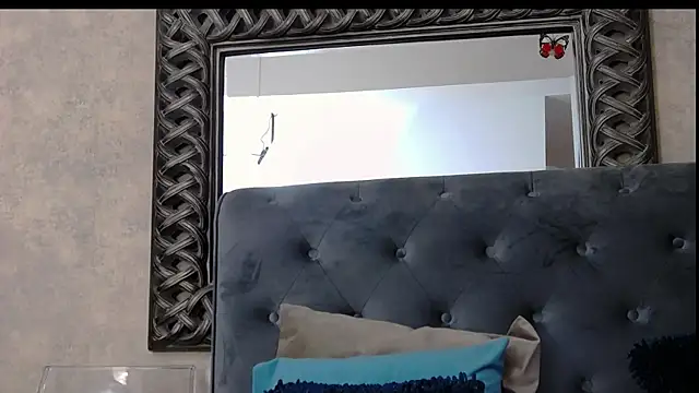 SaraElise webcam
