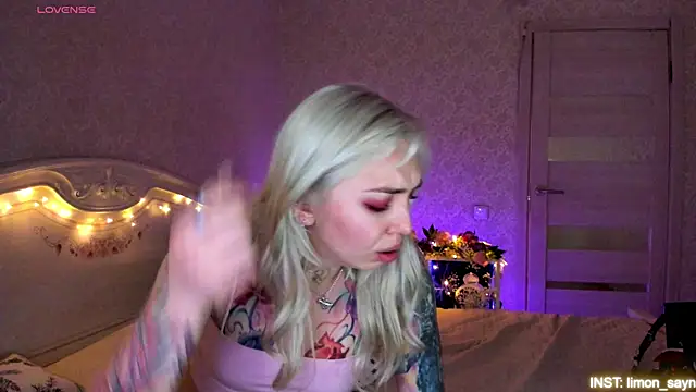LillyMoure_ webcam