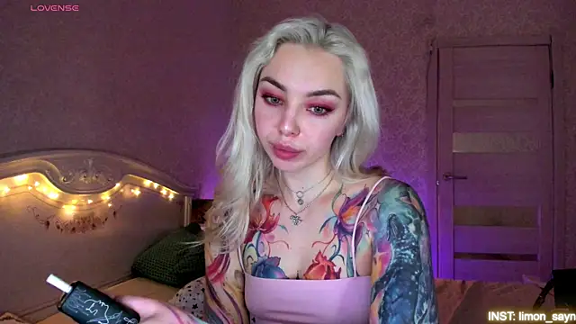 LillyMoure_ webcam
