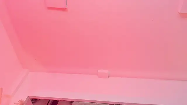 NiaVeraa webcam