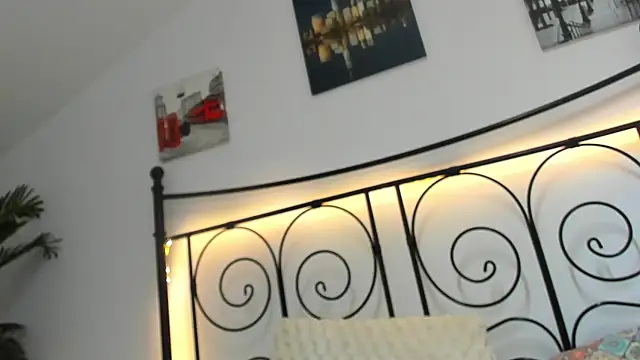 MiaNoirr webcam