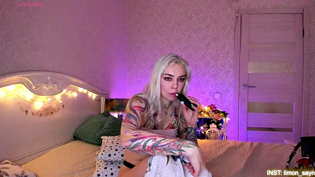 LillyMoure_ webcam