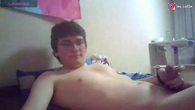 leo_cutie webcam