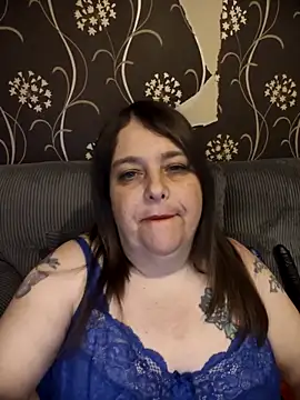 HousewifeMilf_Courtney webcam