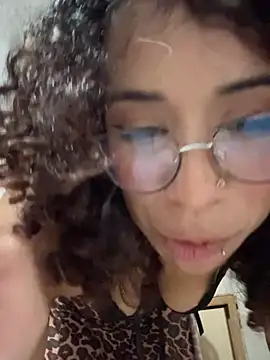 Webcam Model (Woo_isDaphne)  is live.Free join now!