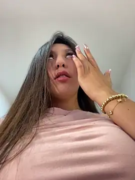 MiaJones21