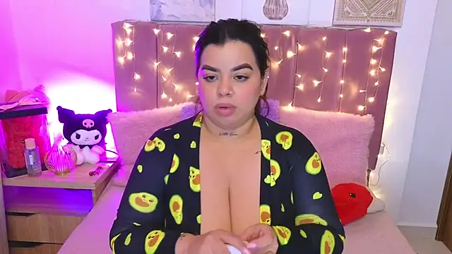 MiahJoness webcam