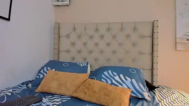 vanesasexyhot21 webcam