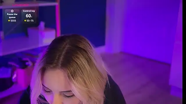 mari_grey webcam