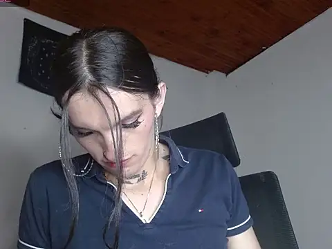 Model: Scarlett_crastrawberry
