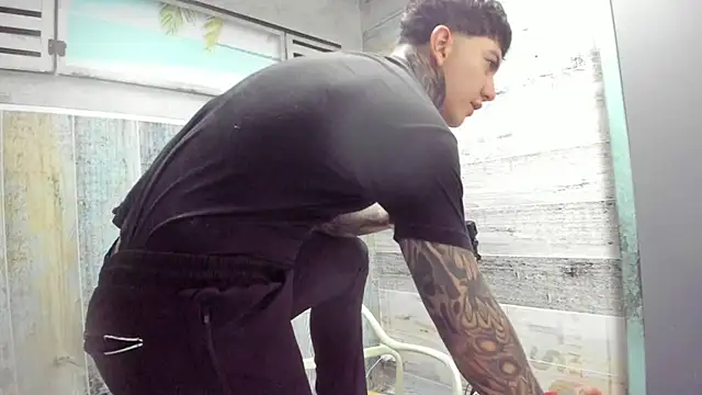 Gury_tattoo webcam