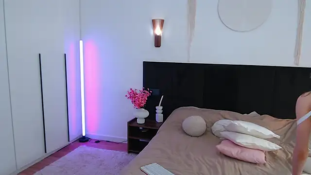 LunaticaBae webcam