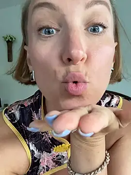 UmaTruewoman webcam
