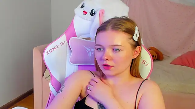 ElinaVale webcam