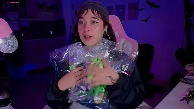 Celeste_Bauman webcam