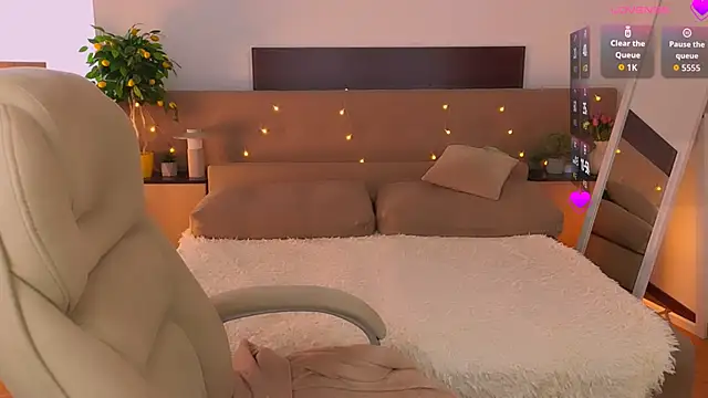 Viola__Shy webcam