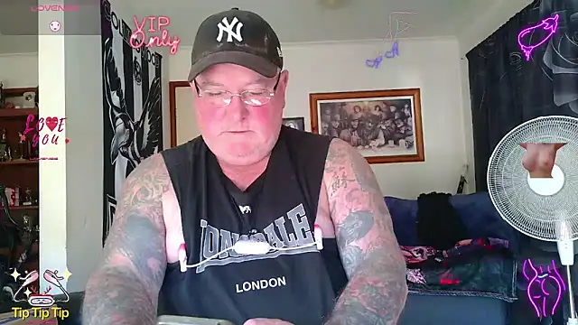 KINKYBLUEYES69 webcam