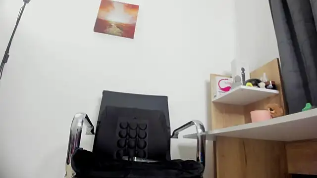 nia__white webcam
