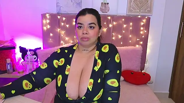 MiahJoness webcam