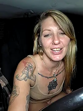 SheIsSomething webcam