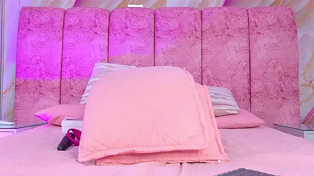 emmacurvy webcam