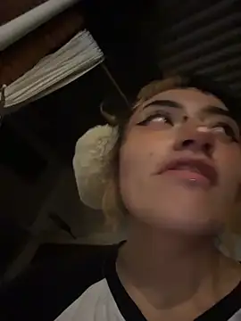 baby_akuma webcam