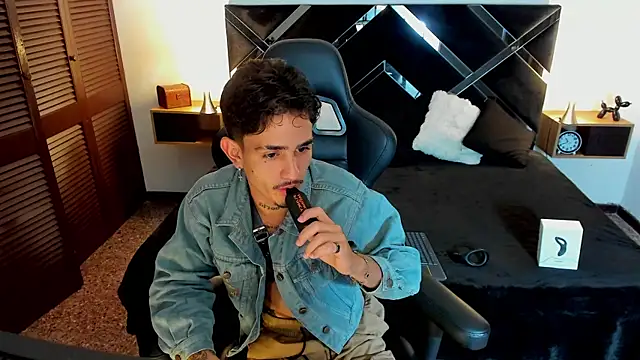nextboywell1 webcam