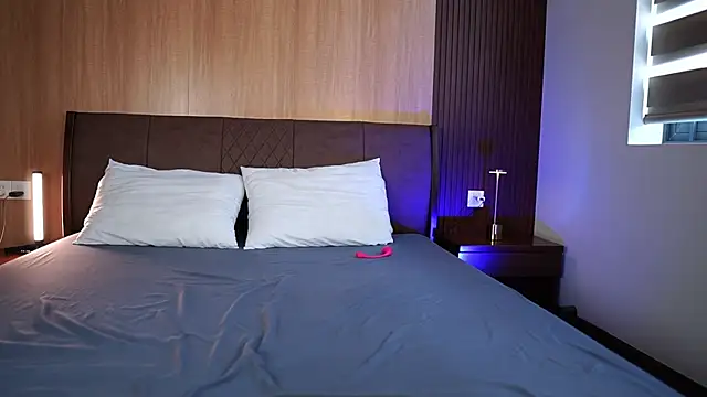 VikkiLustfull webcam