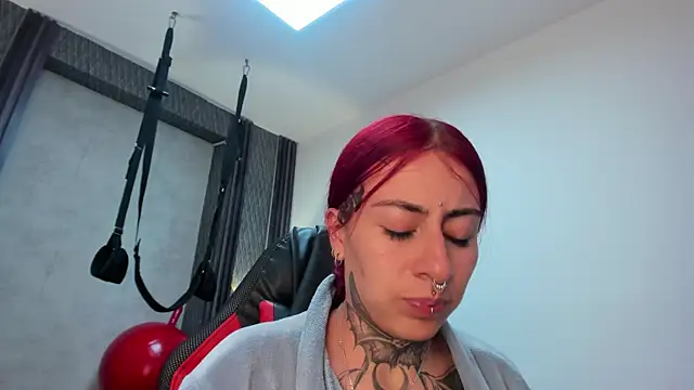 selene_red_ webcam