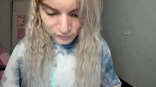 milliKira006 webcam