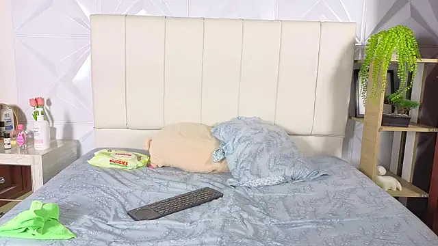 Emily_and_Sebastiannn webcam