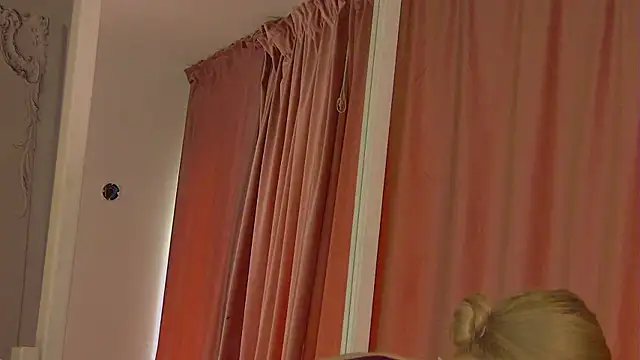 MisshaNight webcam