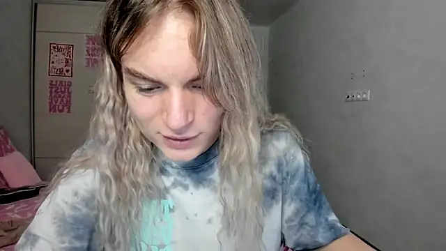 milliKira006 webcam