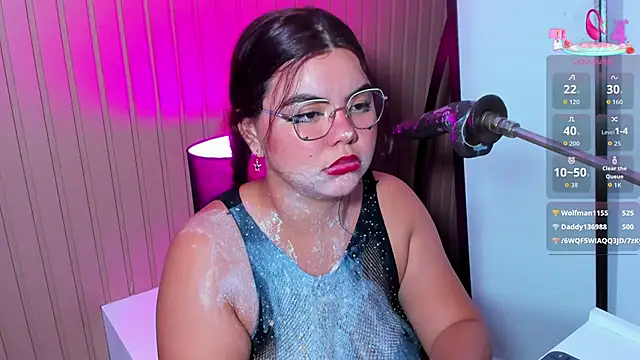 klhoe_boobs webcam