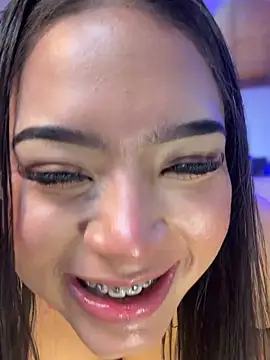 Webcam Model (LunaRose5)  is live.Free join now!